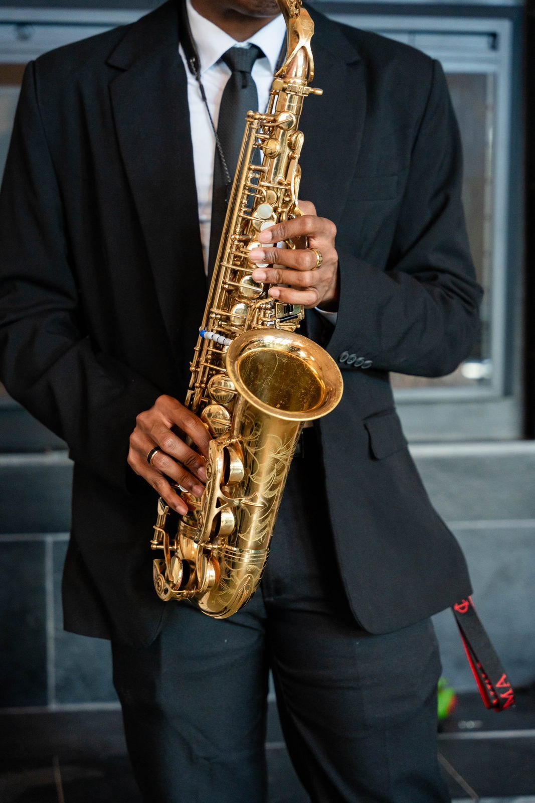Ry Lo performing live on saxophone